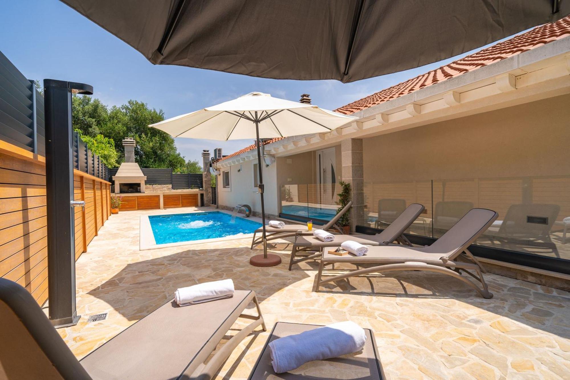 Villa Tranquility Nest Beniva Mokosica Exterior photo